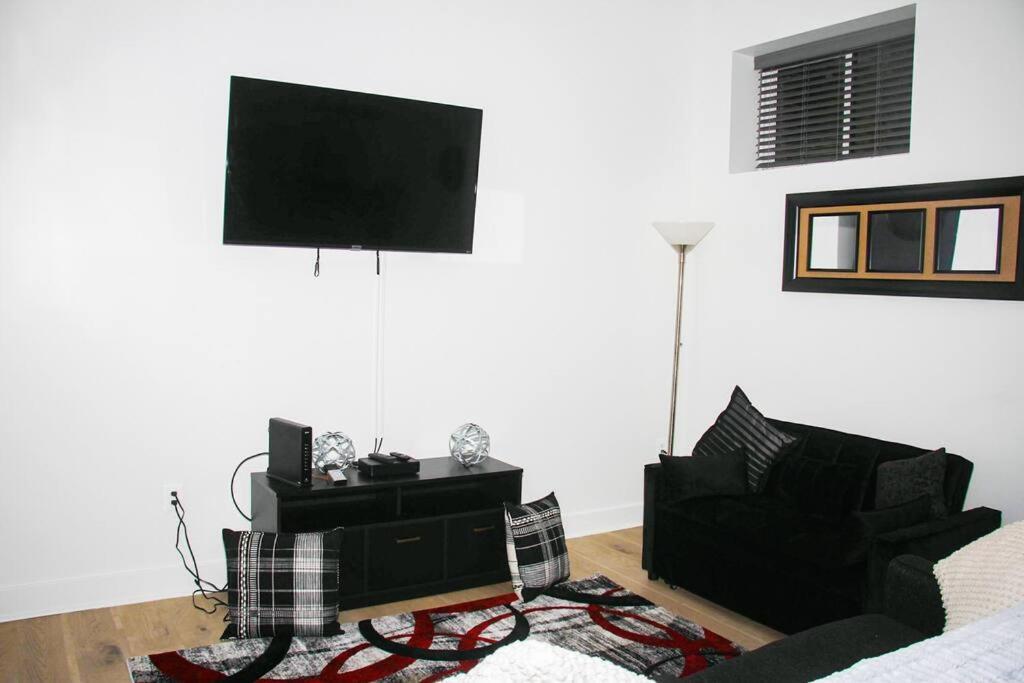 Comfy Cozy And Cute Apartment Baltimore Exterior photo